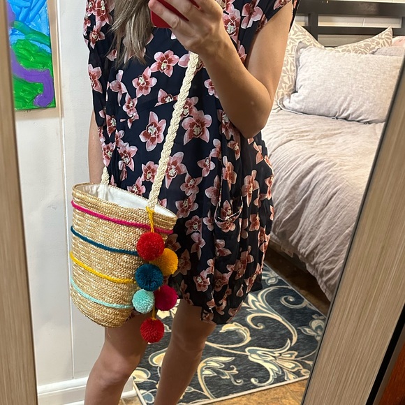 Billabong Sun Seeker Straw Bucket Beach Tote Bag with Pom Pom Tassels - Picture 11 of 13